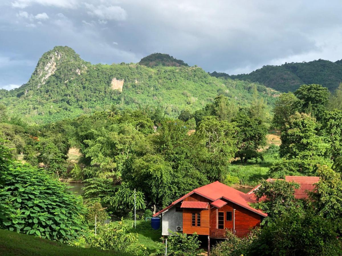 Baanrai Khunya บ้านไร่คุณย่า Ban Huai Maenam Noi Exterior photo