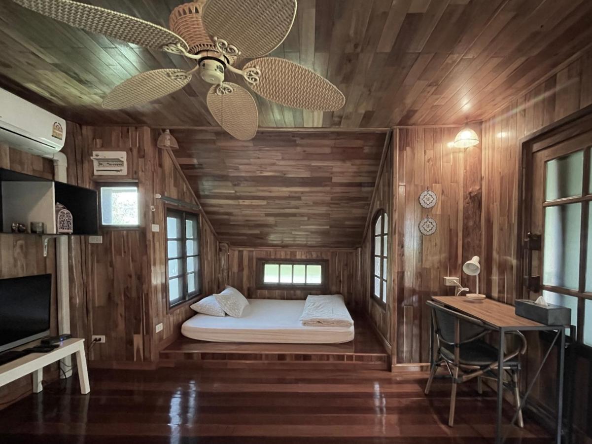 Baanrai Khunya บ้านไร่คุณย่า Ban Huai Maenam Noi Exterior photo